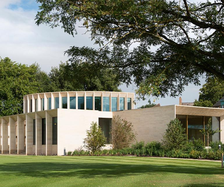 The award-winning Nazrin Shah Centre at Worcester College, Oxford, where Meister Masonry supplied Szerelmey with 75mm thick Clipsham limestone ashlar, quoins and fin detail.