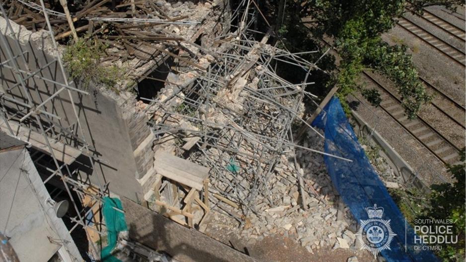 wall and scaffolding after the collapse