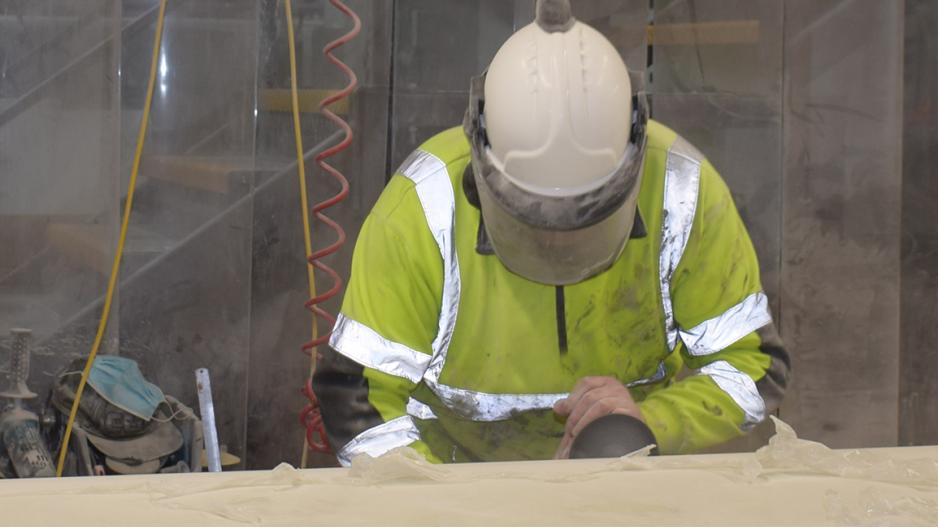 Polishing the edge of a worktop