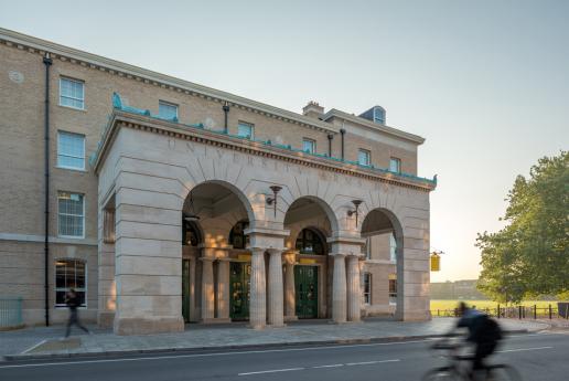 Porte Cochère
