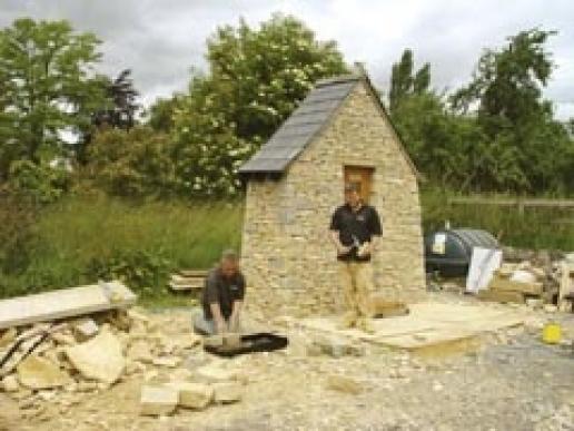 walling a house of