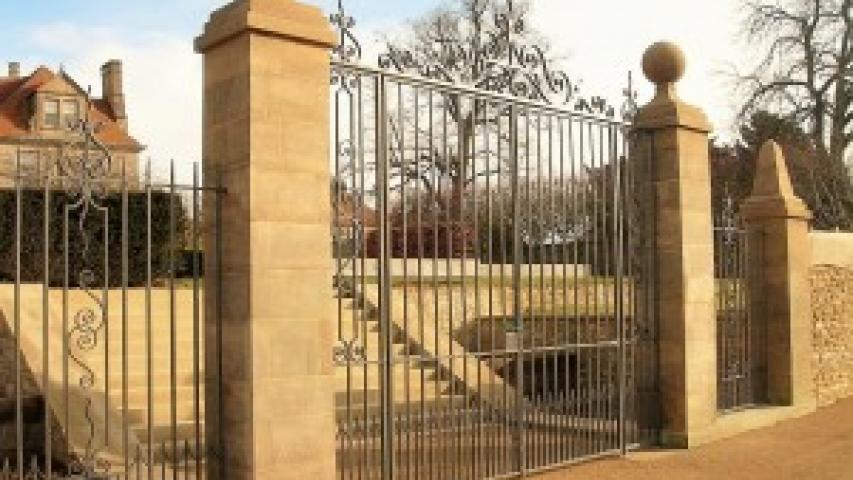 Pedimented Driveway - Oxfordshire