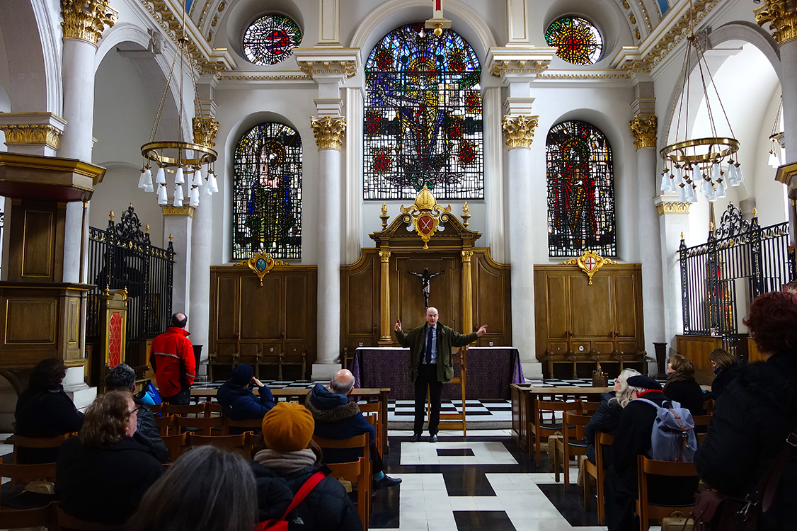 Harry Mount leading a walking tour of Wren’s City Churches Harry Mount leading a walking tour of Wren’s City Churches